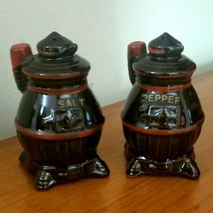 Vintage Potbelly stove salt & pepper shakers Japan Redware